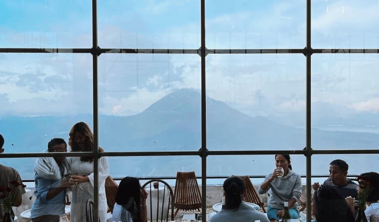 Ritatkala Cafe Bali: A Bohemian Oasis of Culinary Delights