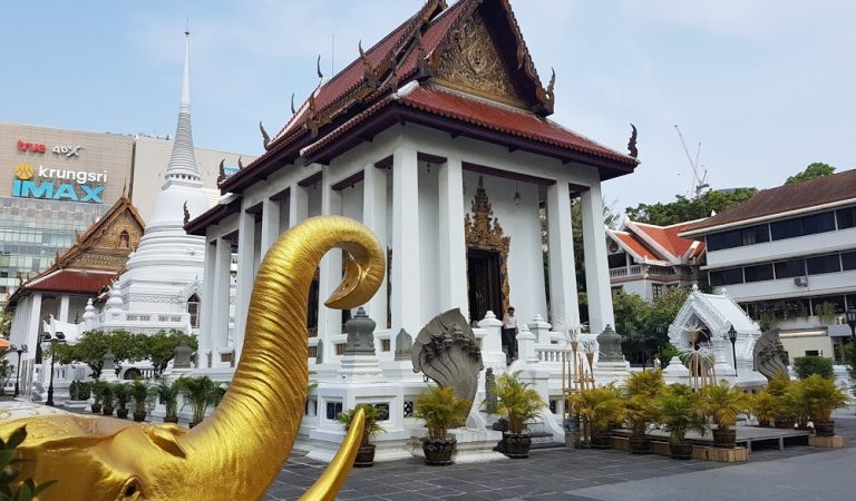 Wat Pathum Wanaram: A Tranquil Haven Amidst Bangkok’s Bustle